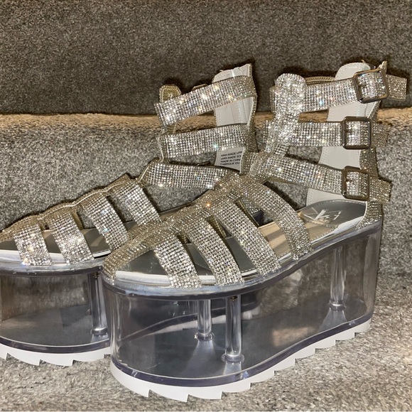 BRAND NEW YRU qloud odessey - size 8 - Picture 2 of 7